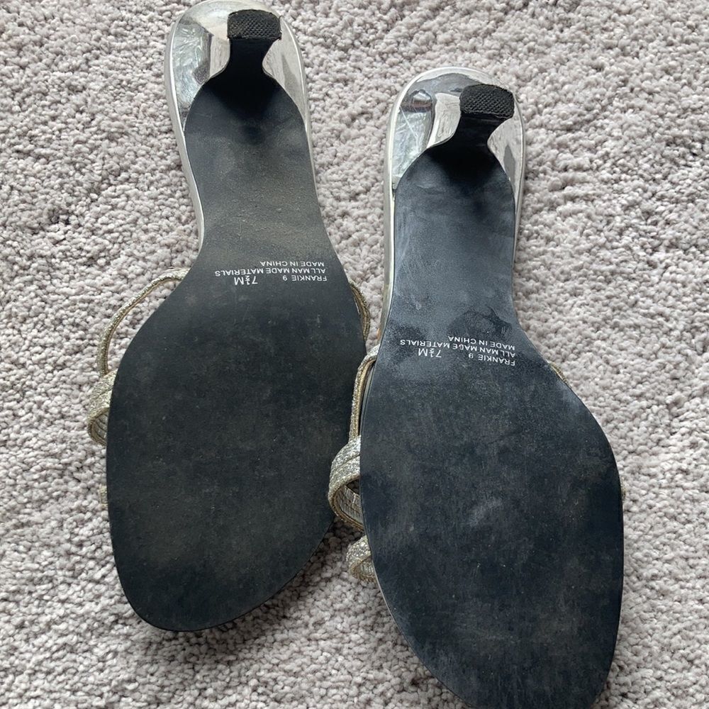 Silver heels  - Picture 4 of 7